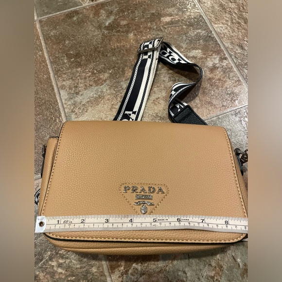 Pradaa monogram logo bag purse crossbody really cute 😍😍👜👜🔥 - Picture 6 of 7